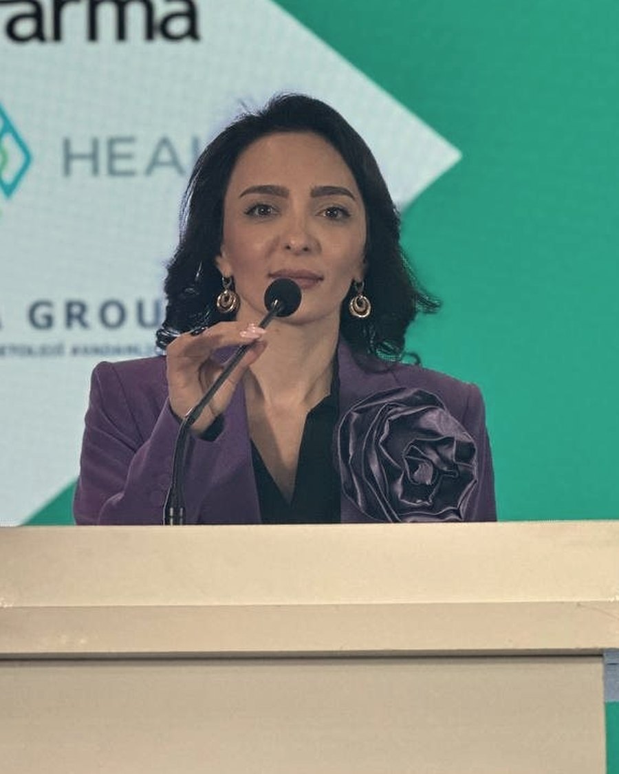 Pakiza Aghayeva speaking at an international congress